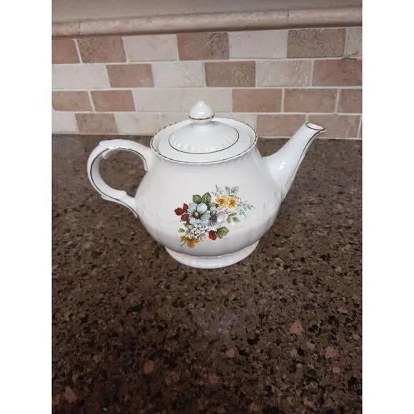 VTG WOOD & SONS ELLGREAVE ENGLAND GENUINE IRONSTONE FLORAL TEAPOT RARE FIND‎